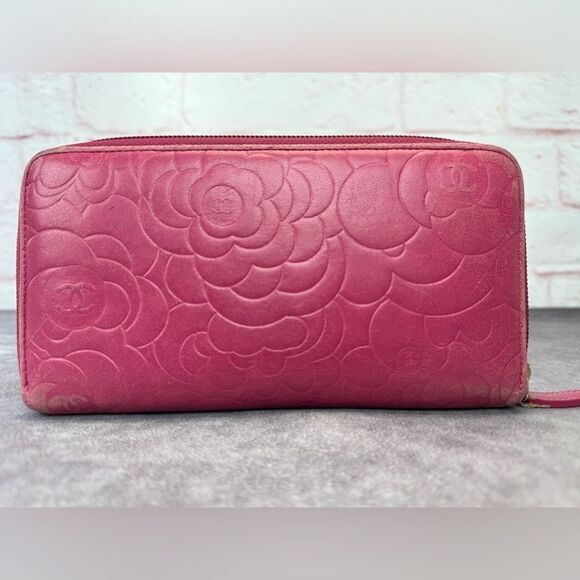 Chanel Camelia Embossed Pink Leather Zippy Wallet - Picture 2 of 15